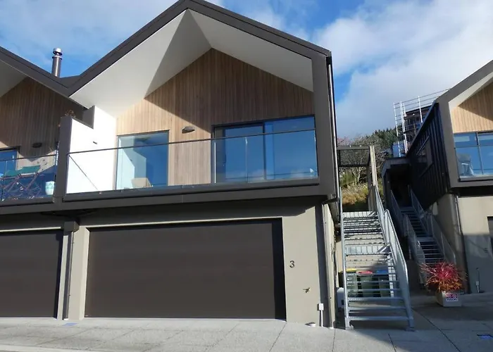 Remarkable, Cozy 3 Bedroom, 2 Bathroom Townhouse