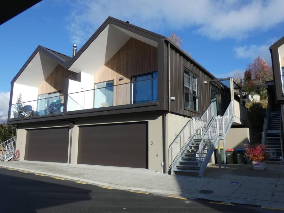 Remarkable, Cozy 3 Bedroom, 2 Bathroom Townhouse Holiday home *
