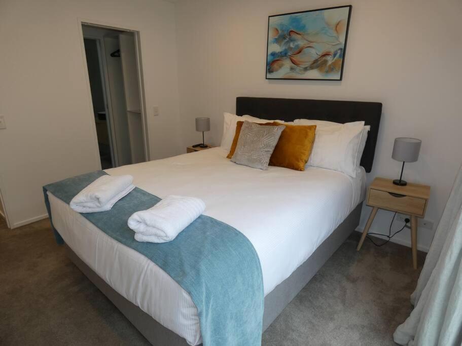 Remarkable, Cozy 3 Bedroom, 2 Bathroom Townhouse * Queenstown